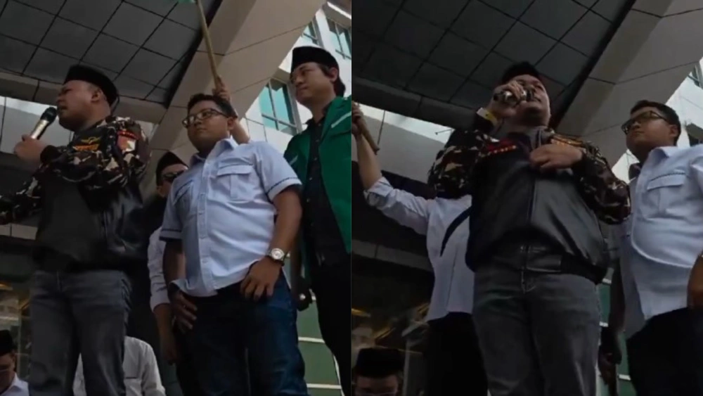 Ainul Yakin Saat Orasi Di Depan Gedung Trans7. (X)